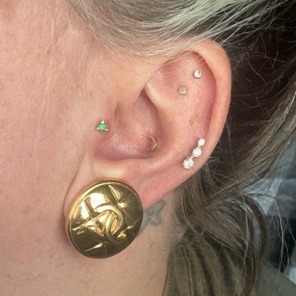 Vintage Authentic Chanel Clip-On Earrings - Picture 8 of 8